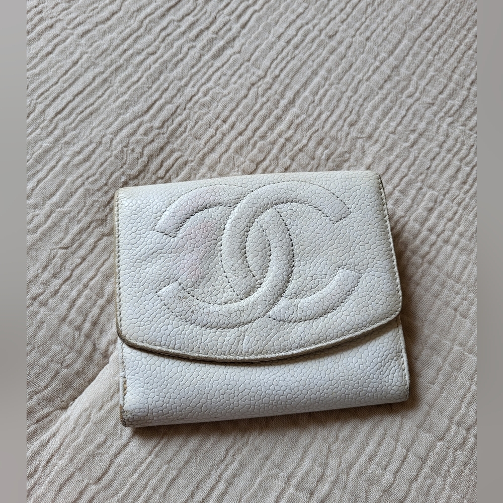 Vintage White Chanel Leather Bifold Project Wallet